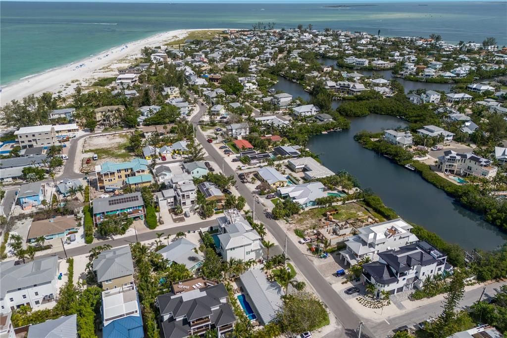 For Sale: $2,200,000 (3 beds, 2 baths, 1680 Square Feet)