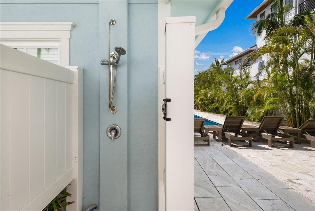 For Sale: $2,200,000 (3 beds, 2 baths, 1680 Square Feet)