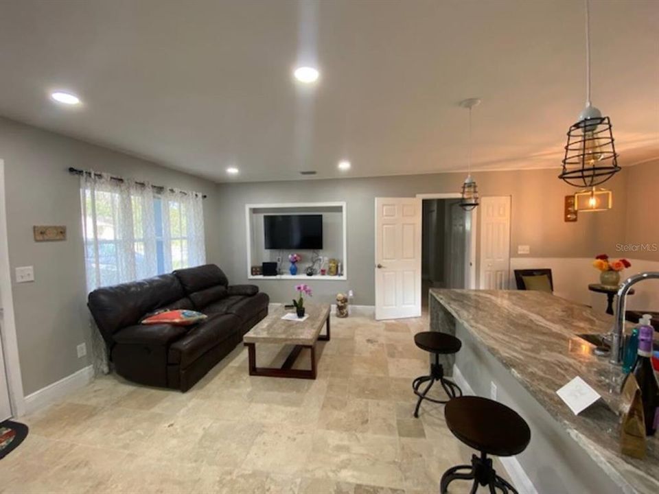 出租: $2,700 (3 贝兹, 2 浴室, 1408 平方英尺)