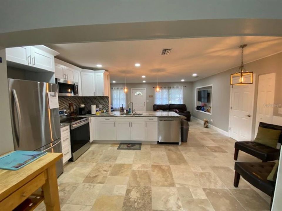 出租: $2,700 (3 贝兹, 2 浴室, 1408 平方英尺)