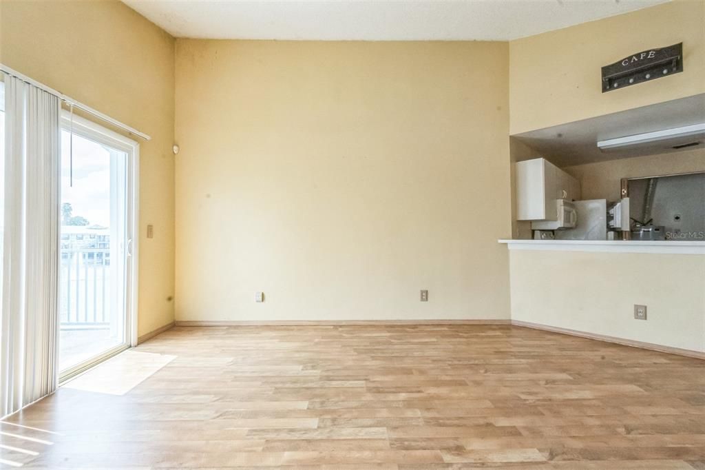 For Sale: $79,950 (2 beds, 2 baths, 930 Square Feet)