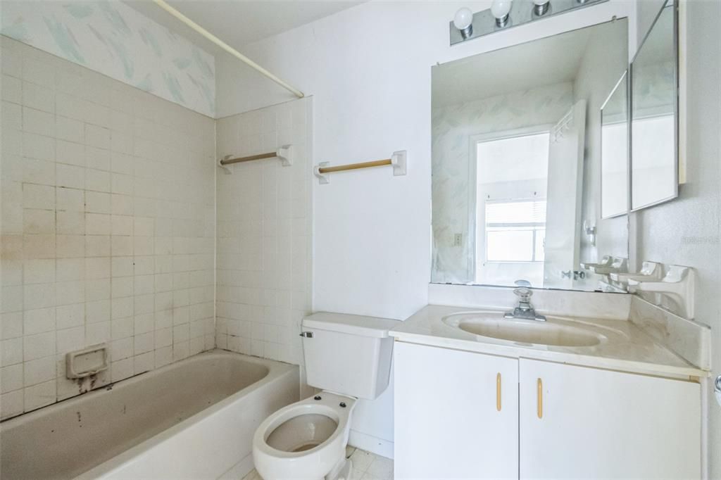 For Sale: $79,950 (2 beds, 2 baths, 930 Square Feet)