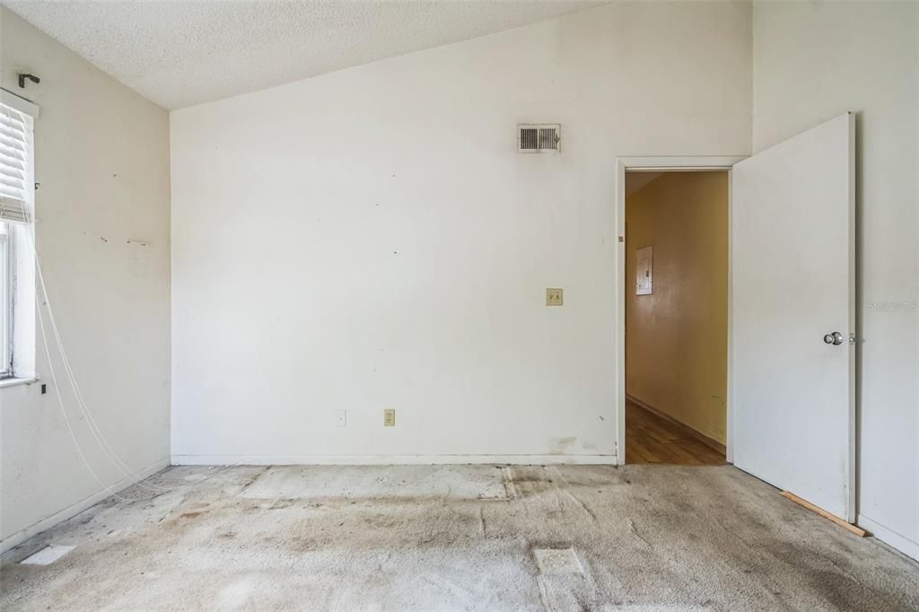 For Sale: $79,950 (2 beds, 2 baths, 930 Square Feet)