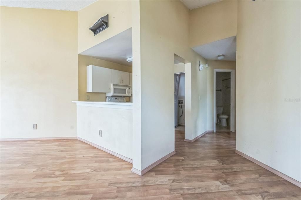 For Sale: $79,950 (2 beds, 2 baths, 930 Square Feet)