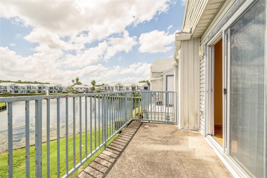 For Sale: $79,950 (2 beds, 2 baths, 930 Square Feet)