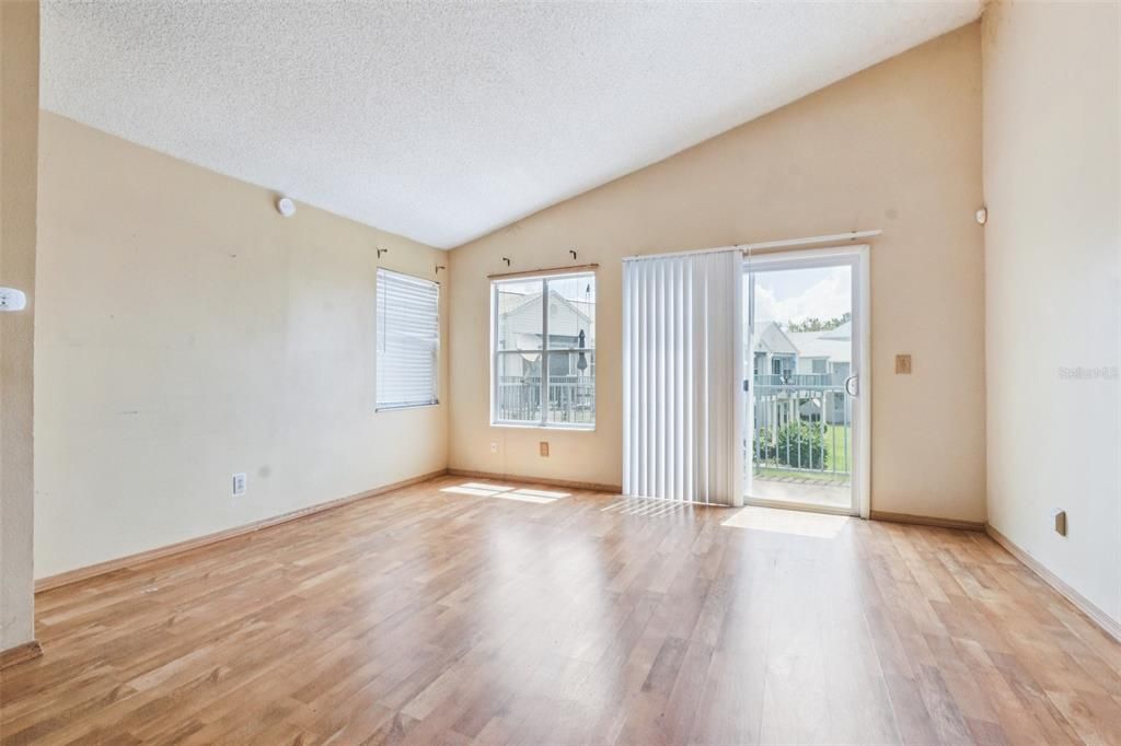 For Sale: $79,950 (2 beds, 2 baths, 930 Square Feet)