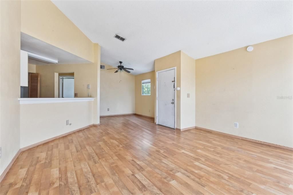 For Sale: $79,950 (2 beds, 2 baths, 930 Square Feet)