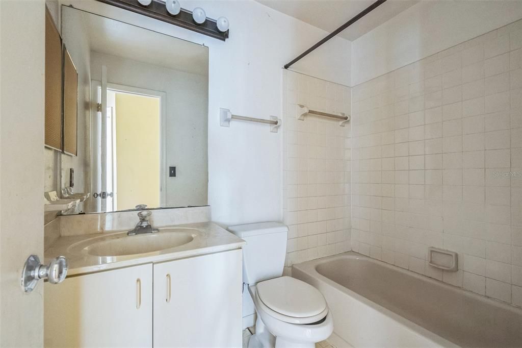 For Sale: $79,950 (2 beds, 2 baths, 930 Square Feet)