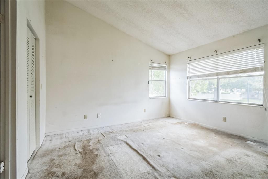 For Sale: $79,950 (2 beds, 2 baths, 930 Square Feet)