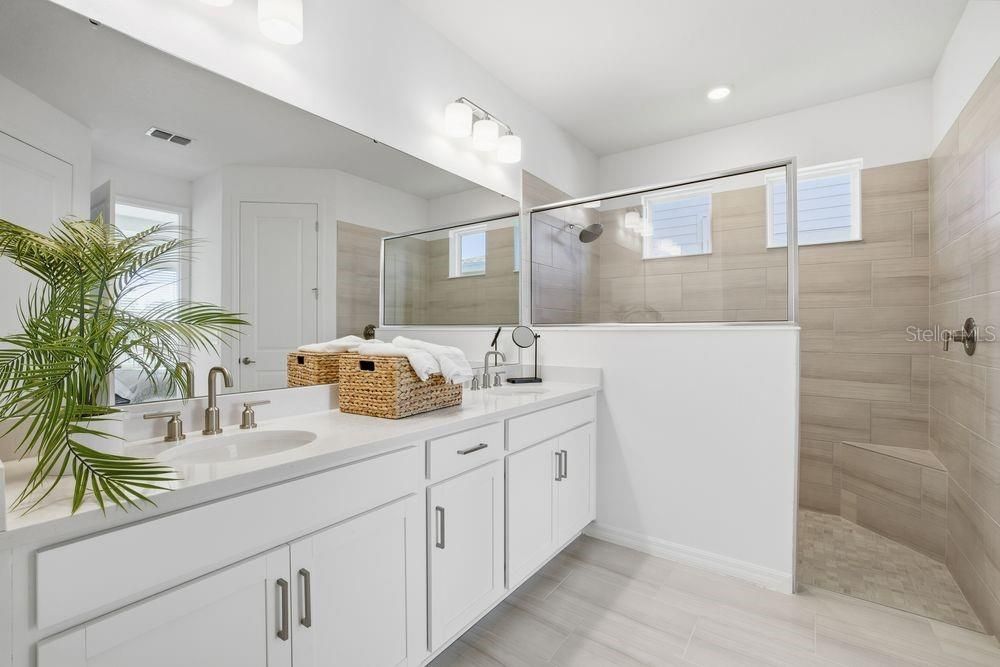 合同活跃: $454,999 (3 贝兹, 2 浴室, 2055 平方英尺)