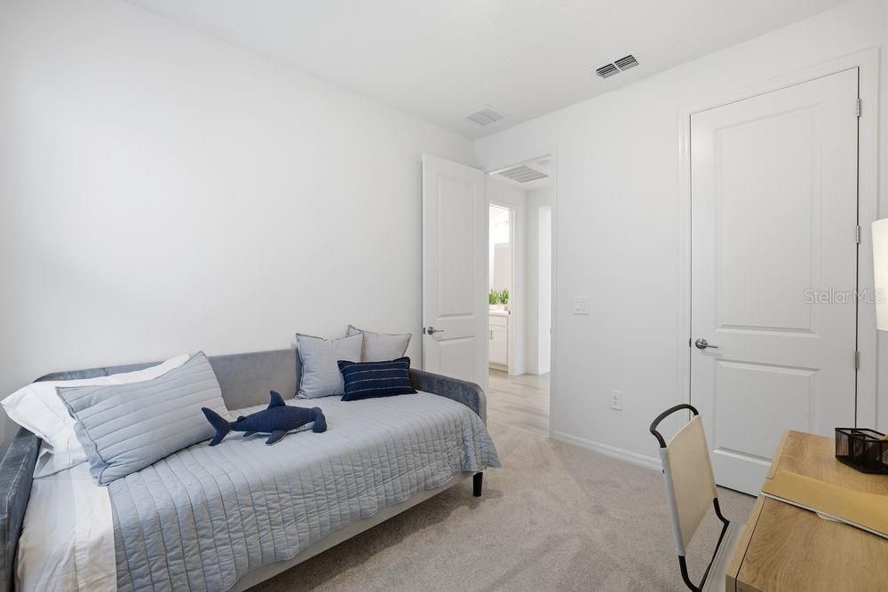 合同活跃: $454,999 (3 贝兹, 2 浴室, 2055 平方英尺)