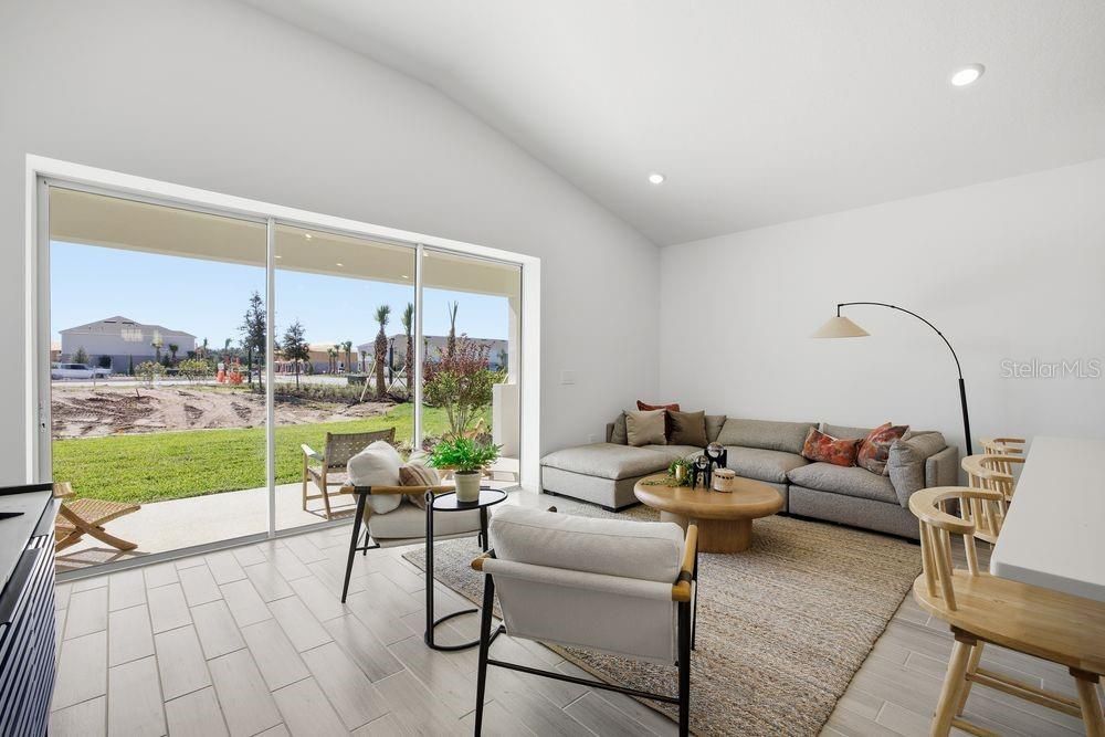 合同活跃: $454,999 (3 贝兹, 2 浴室, 2055 平方英尺)