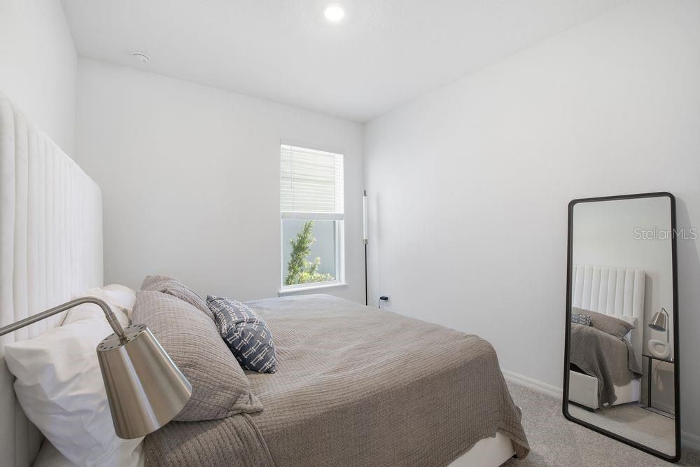 合同活跃: $454,999 (3 贝兹, 2 浴室, 2055 平方英尺)