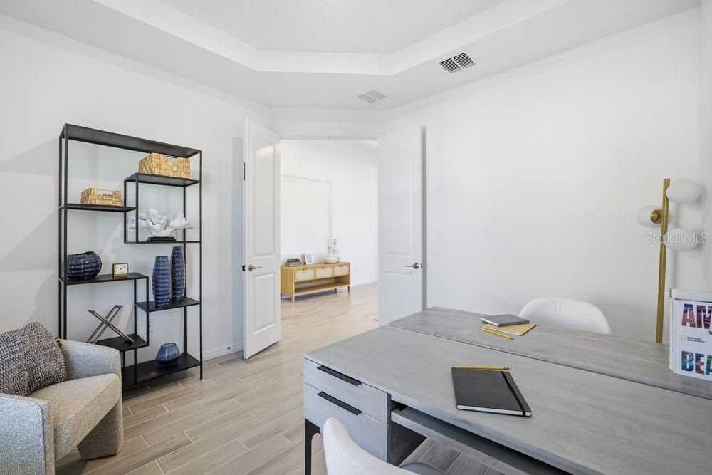 合同活跃: $454,999 (3 贝兹, 2 浴室, 2055 平方英尺)