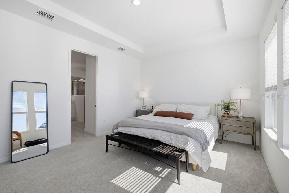 合同活跃: $454,999 (3 贝兹, 2 浴室, 2055 平方英尺)