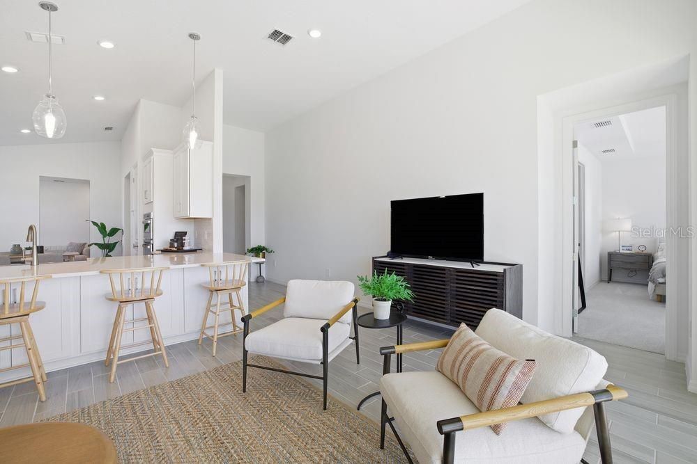 合同活跃: $454,999 (3 贝兹, 2 浴室, 2055 平方英尺)