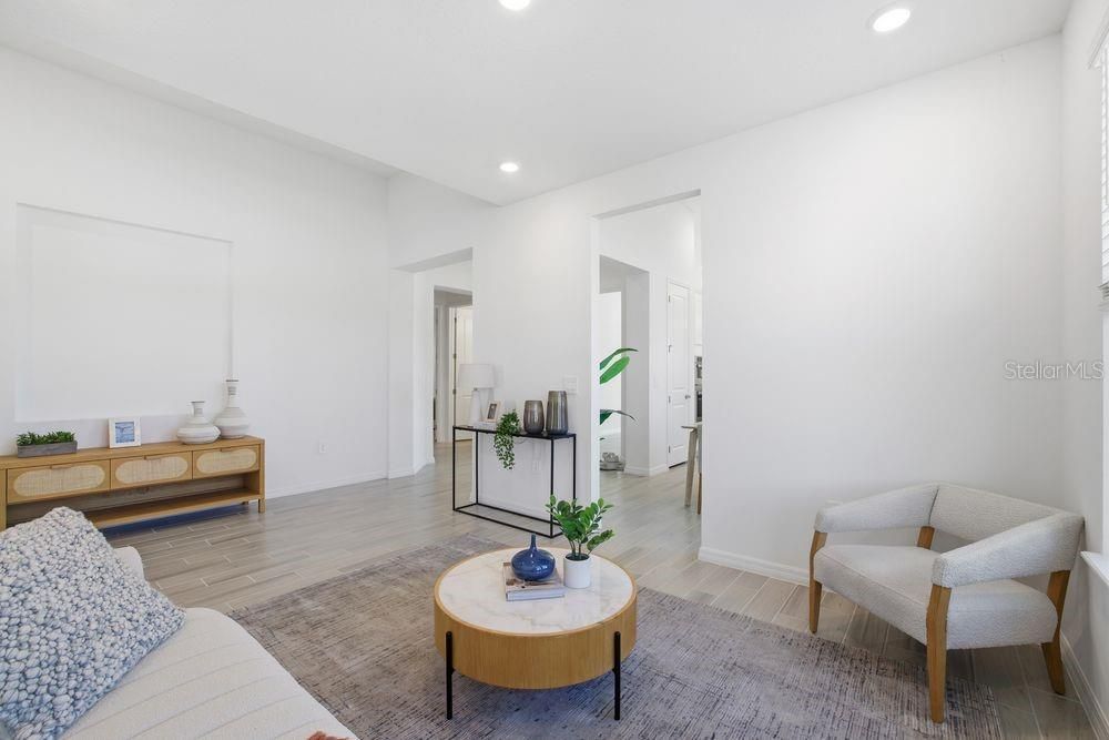 合同活跃: $454,999 (3 贝兹, 2 浴室, 2055 平方英尺)