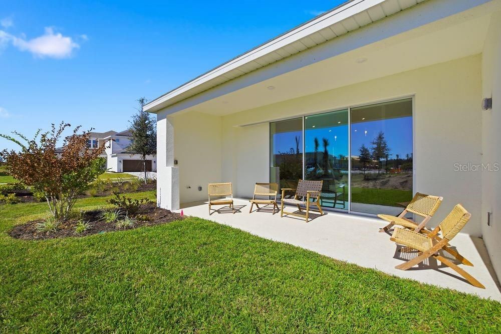 合同活跃: $454,999 (3 贝兹, 2 浴室, 2055 平方英尺)