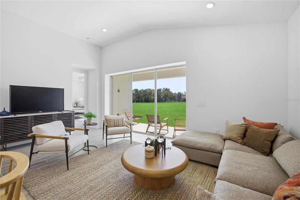 合同活跃: $454,999 (3 贝兹, 2 浴室, 2055 平方英尺)