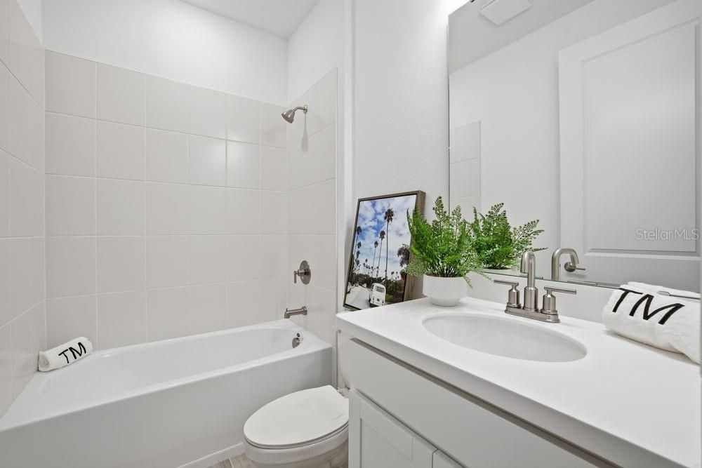 合同活跃: $454,999 (3 贝兹, 2 浴室, 2055 平方英尺)