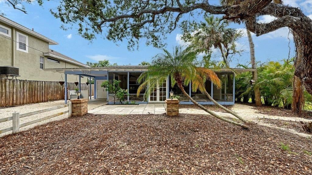 Недавно продано: $569,900 (2 спален, 2 ванн, 1137 Квадратных фут)