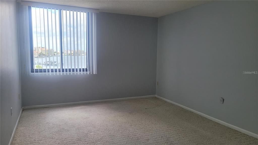 合同活跃: $2,200 (3 贝兹, 2 浴室, 1650 平方英尺)