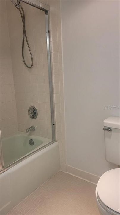 合同活跃: $2,200 (3 贝兹, 2 浴室, 1650 平方英尺)