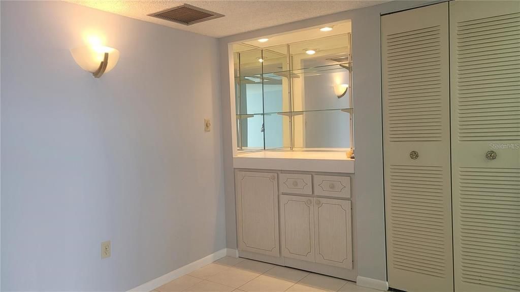 合同活跃: $2,200 (3 贝兹, 2 浴室, 1650 平方英尺)