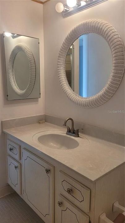 合同活跃: $2,200 (3 贝兹, 2 浴室, 1650 平方英尺)