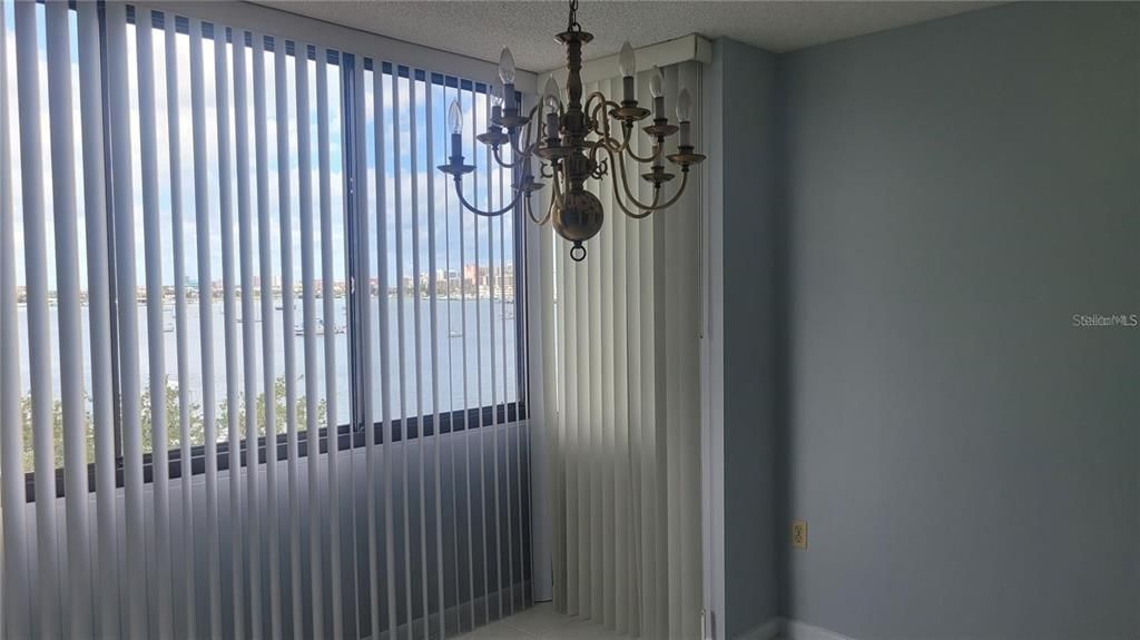 合同活跃: $2,200 (3 贝兹, 2 浴室, 1650 平方英尺)