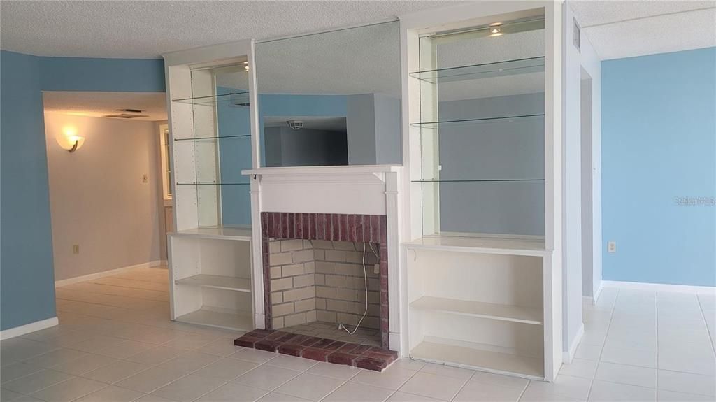 合同活跃: $2,200 (3 贝兹, 2 浴室, 1650 平方英尺)