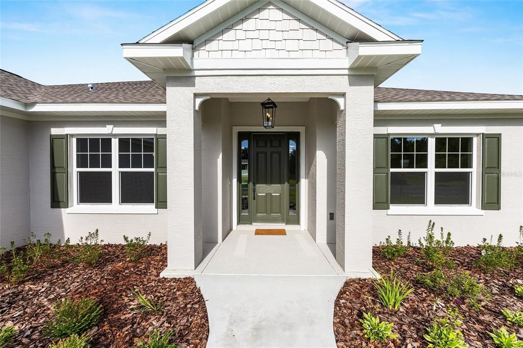 合同活跃: $421,600 (3 贝兹, 2 浴室, 2294 平方英尺)