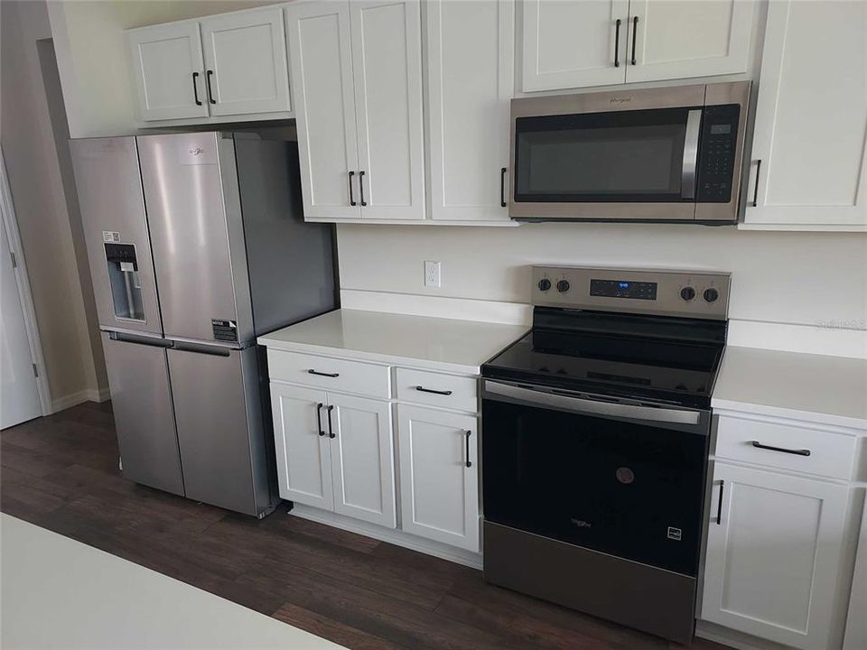 合同活跃: $421,600 (3 贝兹, 2 浴室, 2294 平方英尺)