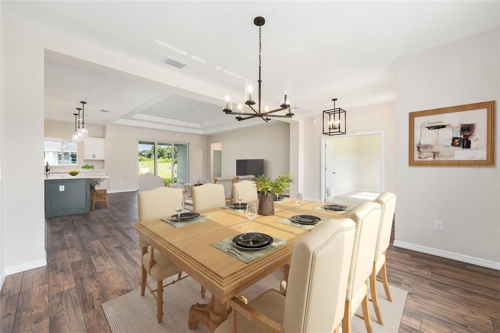 合同活跃: $421,600 (3 贝兹, 2 浴室, 2294 平方英尺)