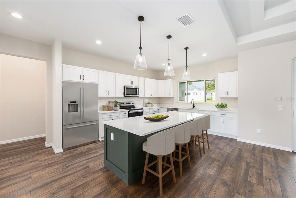 合同活跃: $421,600 (3 贝兹, 2 浴室, 2294 平方英尺)