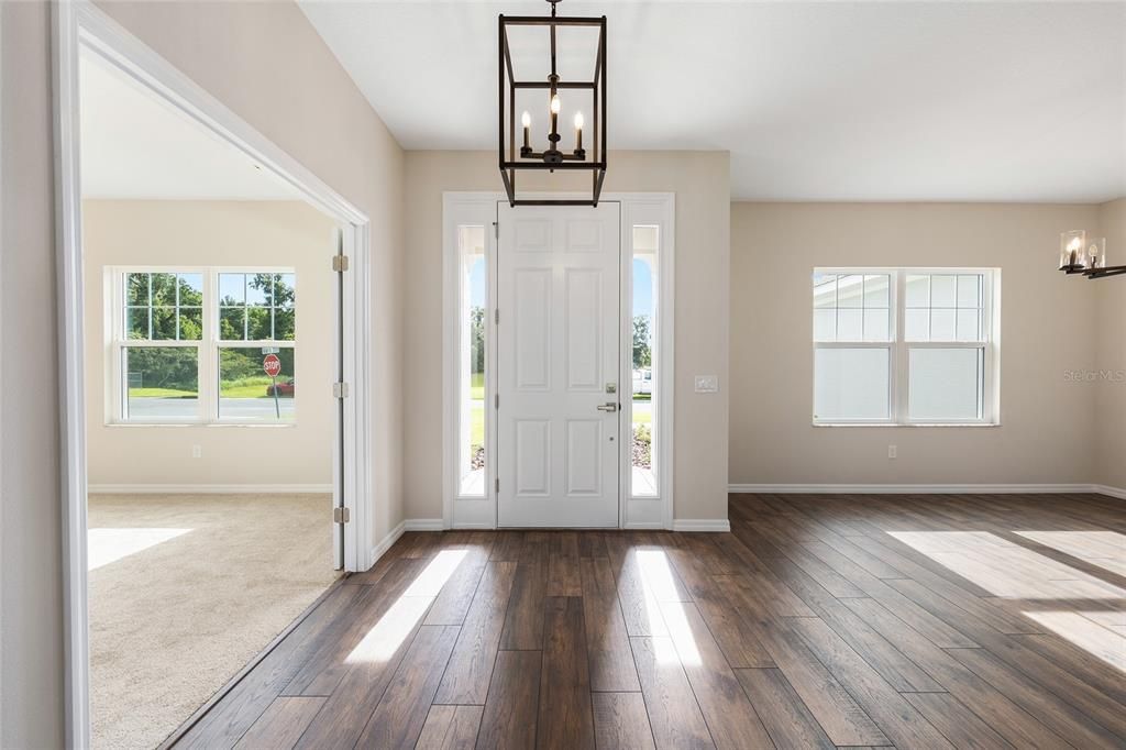 合同活跃: $421,600 (3 贝兹, 2 浴室, 2294 平方英尺)