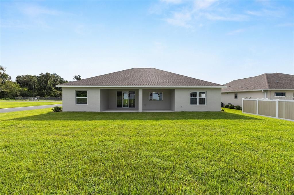 合同活跃: $421,600 (3 贝兹, 2 浴室, 2294 平方英尺)