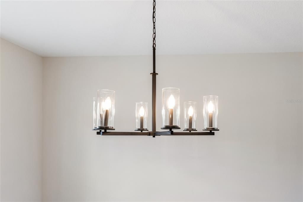 合同活跃: $421,600 (3 贝兹, 2 浴室, 2294 平方英尺)