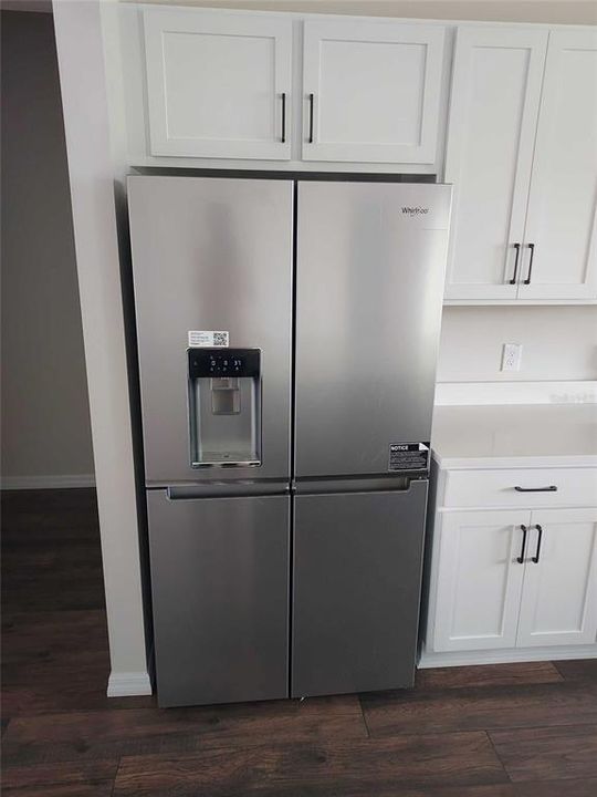 合同活跃: $421,600 (3 贝兹, 2 浴室, 2294 平方英尺)