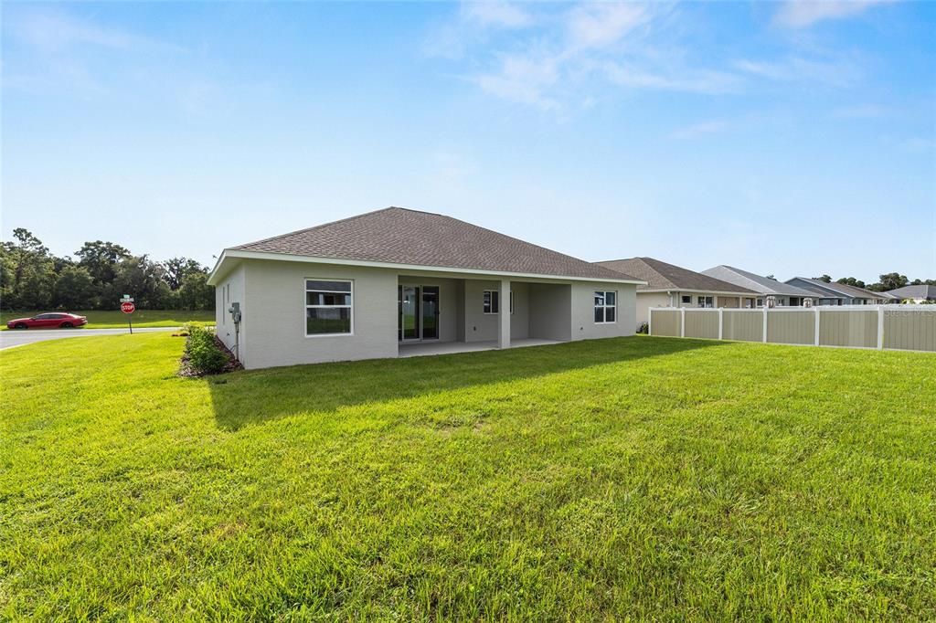 合同活跃: $421,600 (3 贝兹, 2 浴室, 2294 平方英尺)