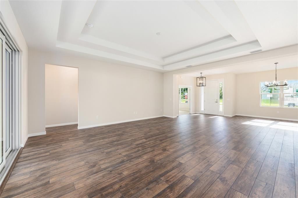 合同活跃: $421,600 (3 贝兹, 2 浴室, 2294 平方英尺)