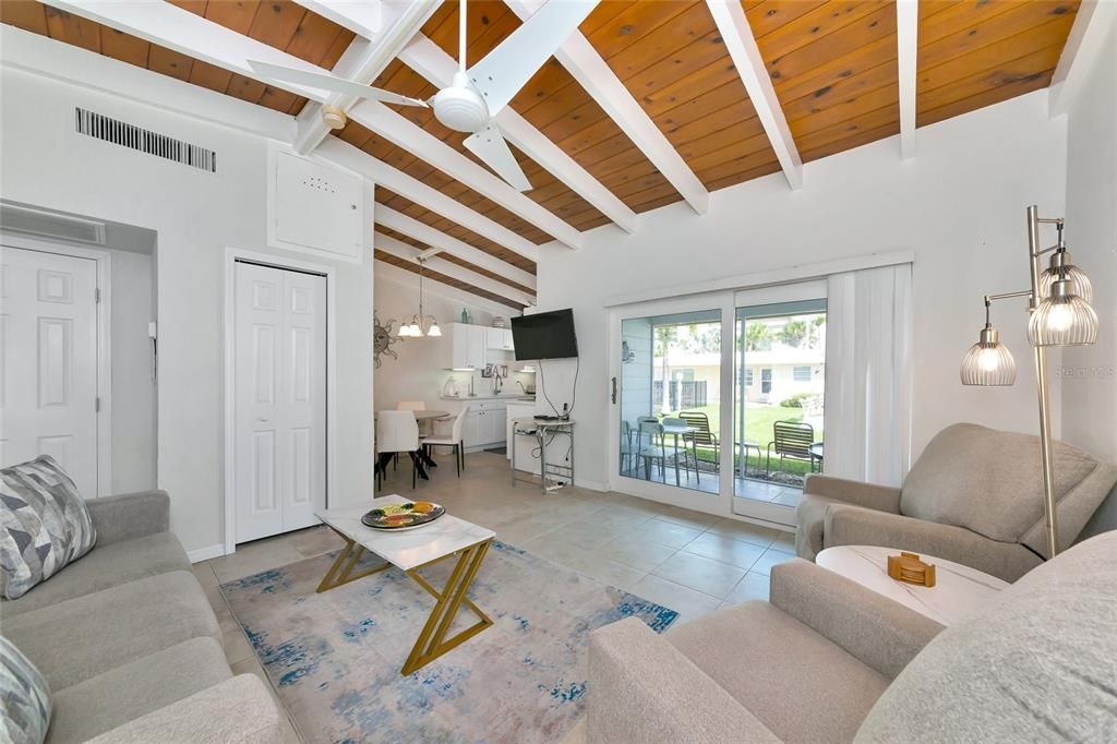 На продажу: $600,000 (1 спален, 1 ванн, 600 Квадратных фут)