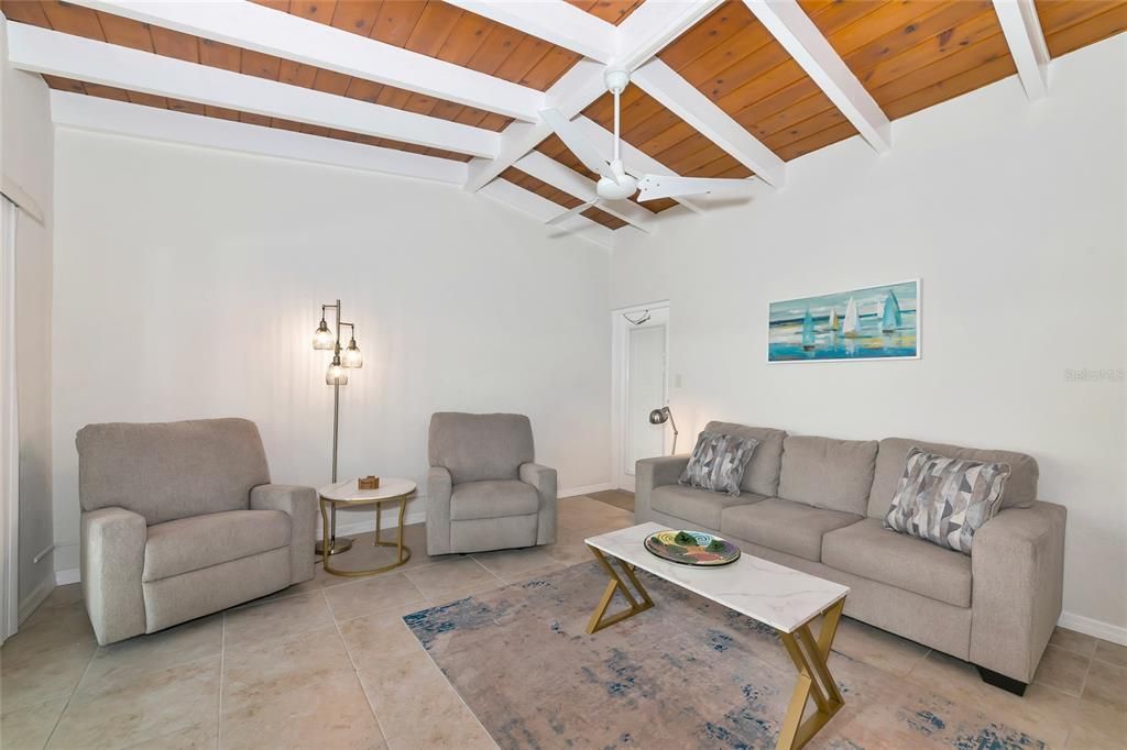 На продажу: $600,000 (1 спален, 1 ванн, 600 Квадратных фут)