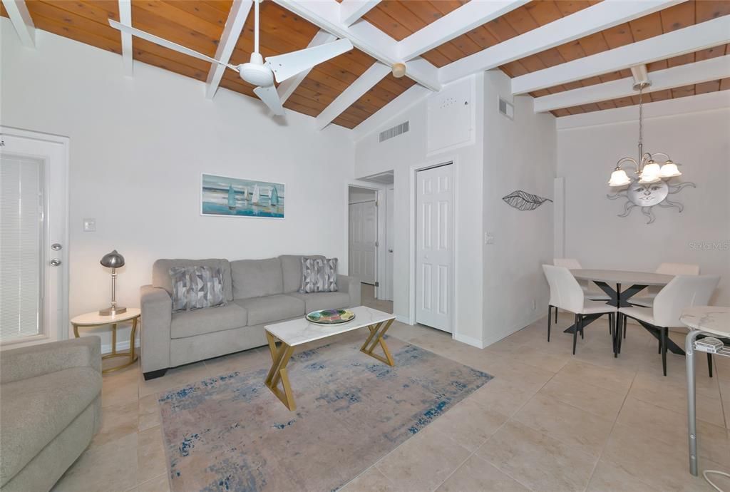 На продажу: $600,000 (1 спален, 1 ванн, 600 Квадратных фут)