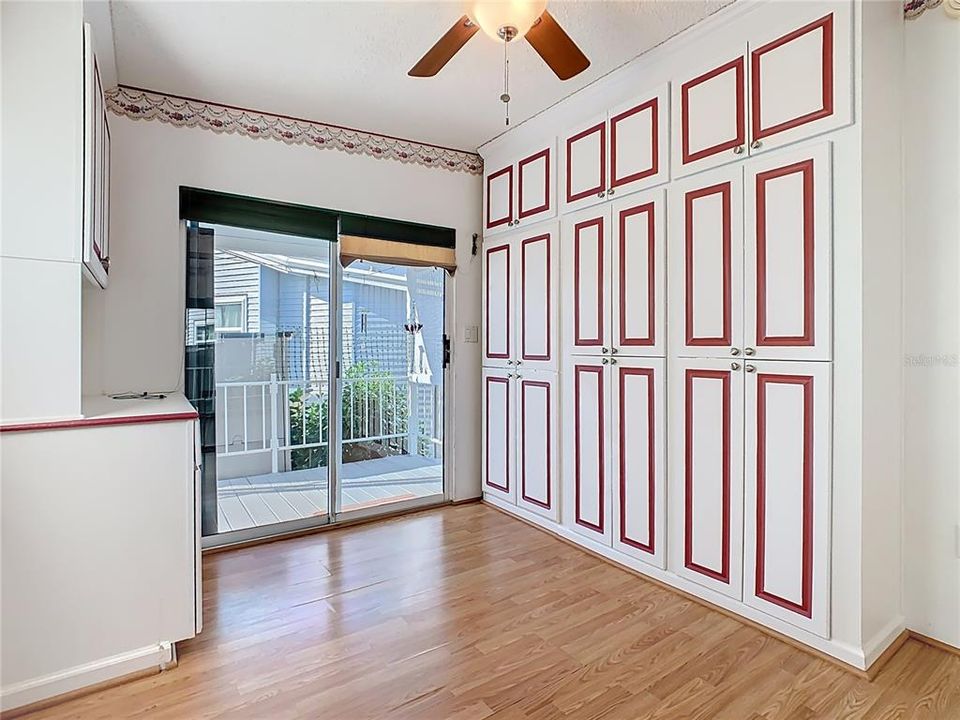 For Sale: $119,900 (2 beds, 1 baths, 726 Square Feet)