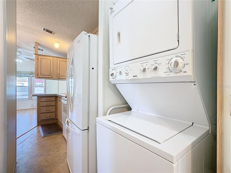 For Sale: $119,900 (2 beds, 1 baths, 726 Square Feet)