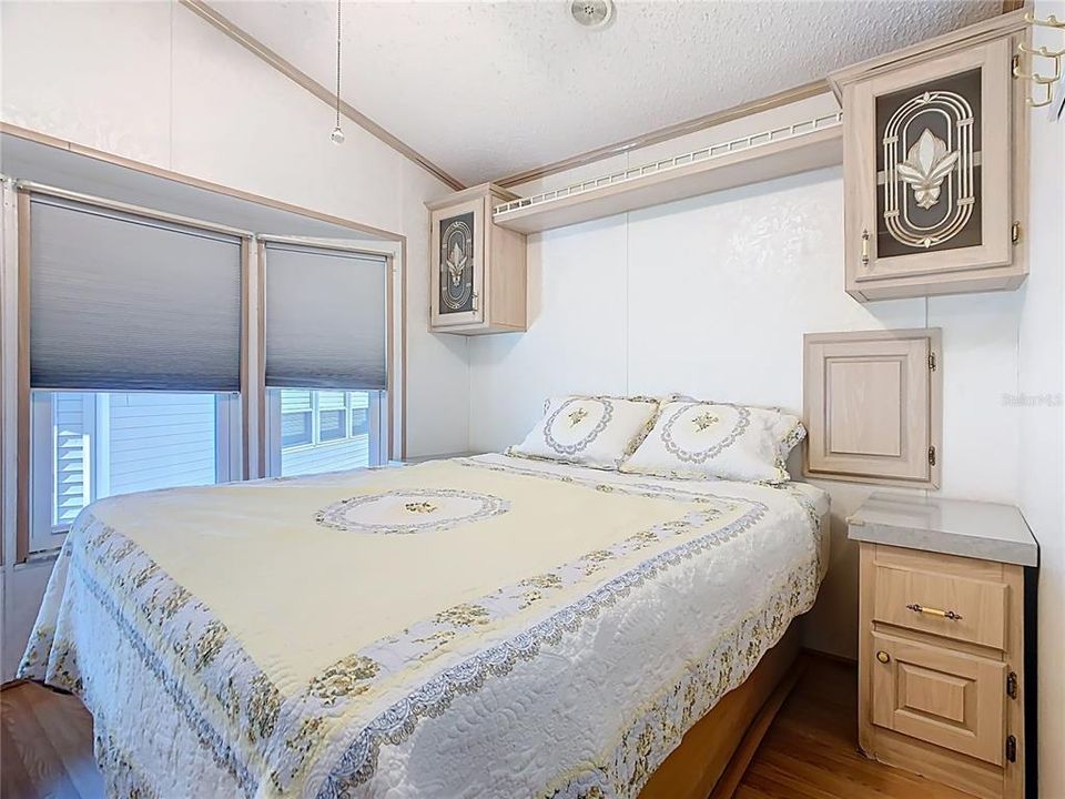 For Sale: $119,900 (2 beds, 1 baths, 726 Square Feet)