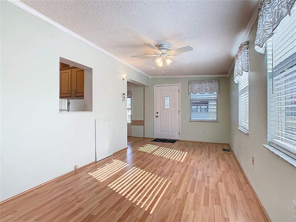 For Sale: $119,900 (2 beds, 1 baths, 726 Square Feet)