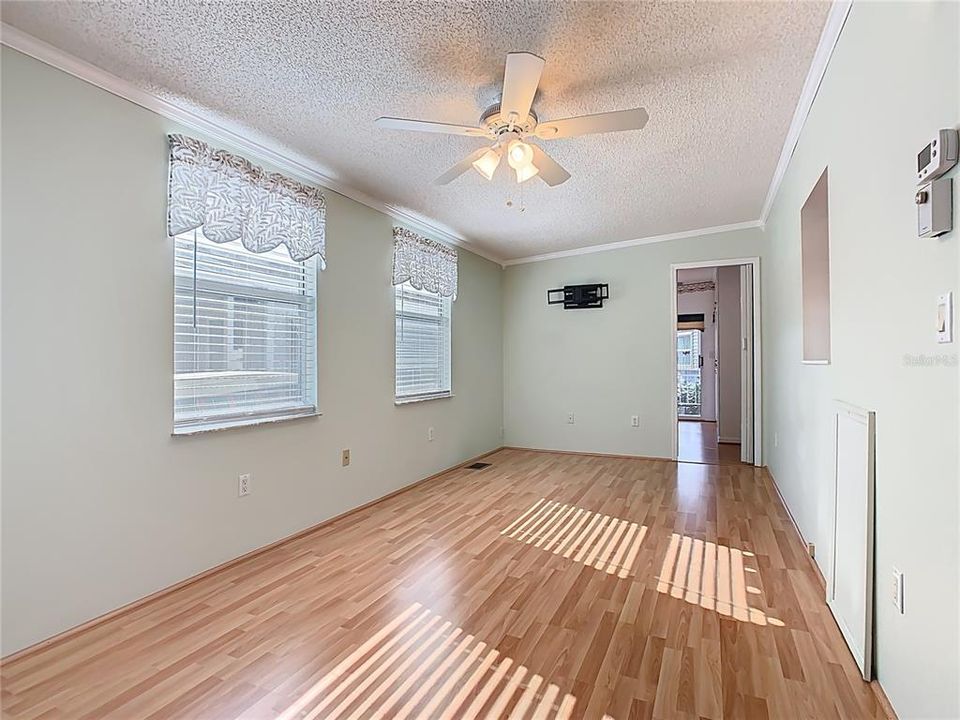 For Sale: $119,900 (2 beds, 1 baths, 726 Square Feet)