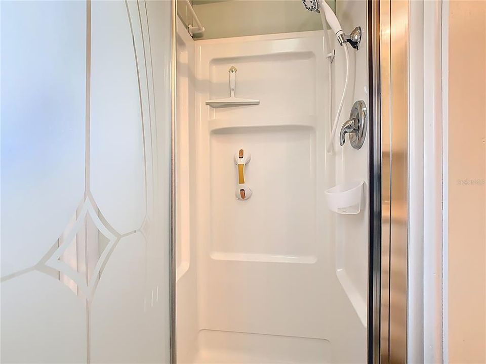 For Sale: $119,900 (2 beds, 1 baths, 726 Square Feet)